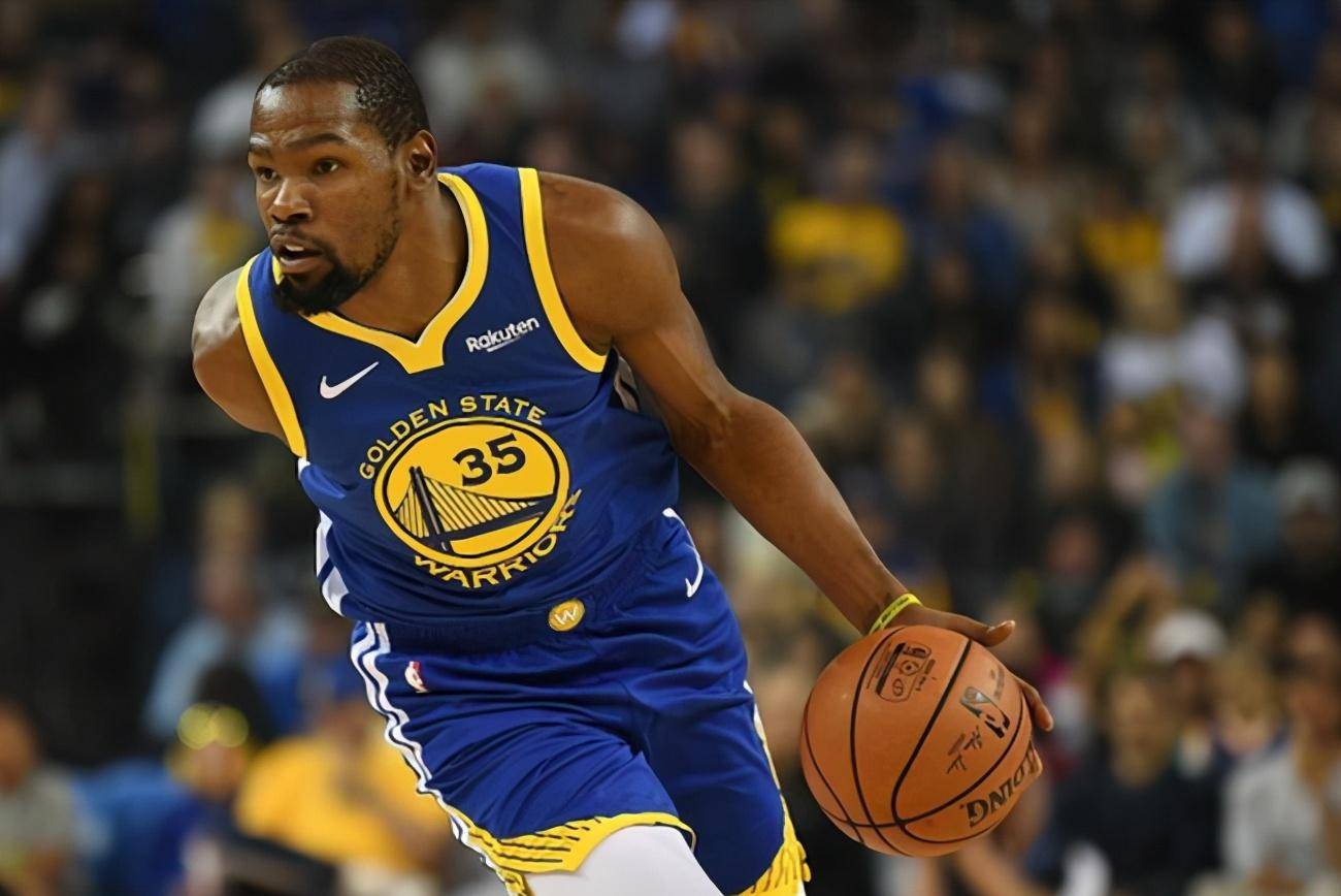 她经历了两 她经历了两