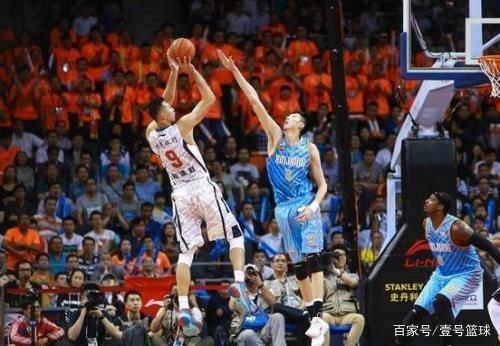 万众瞩目的 万众瞩目的